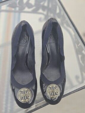 Tory Burch | 8 | Caroline Navy Patent Leather Mid Heel Elastic Pump Heels